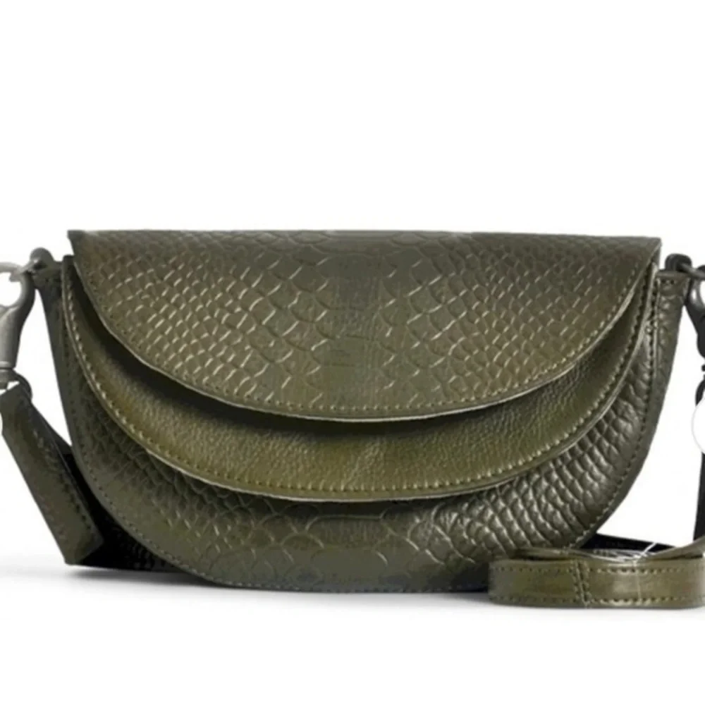Brandi Croc Embossed Leather Crossbody Bag DAY AND MOOD
